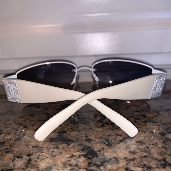 100% Authentic Chanel white sunglasses ๐ค